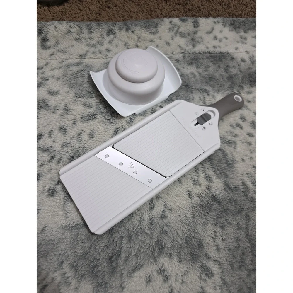 Pampered Chef Simple Slicer Adjustable Mandoline Vegetable Fruit Slicer White